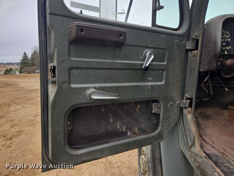 image for item EV5595 1988 International S1900 tank truck