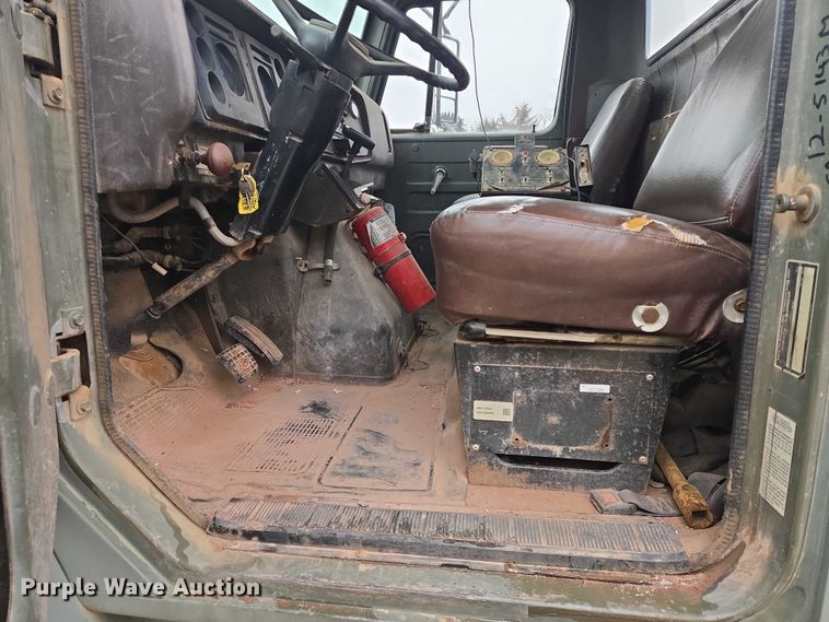 image for item EV5595 1988 International S1900 tank truck