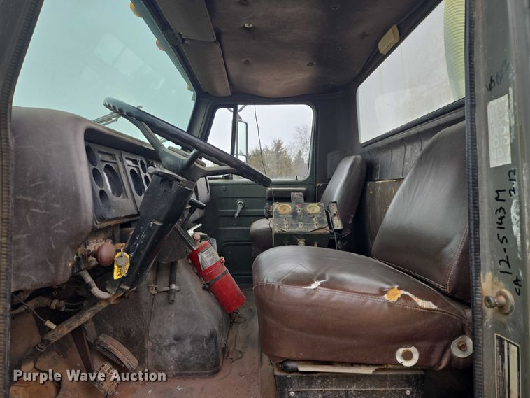 image for item EV5595 1988 International S1900 tank truck