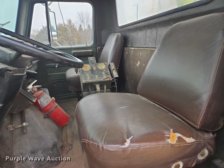 image for item EV5595 1988 International S1900 tank truck