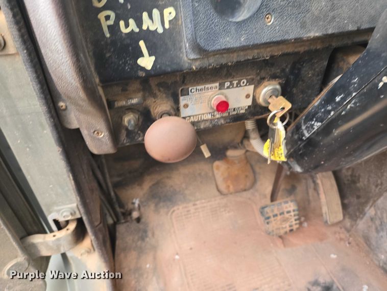 image for item EV5595 1988 International S1900 tank truck