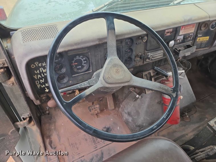 image for item EV5595 1988 International S1900 tank truck