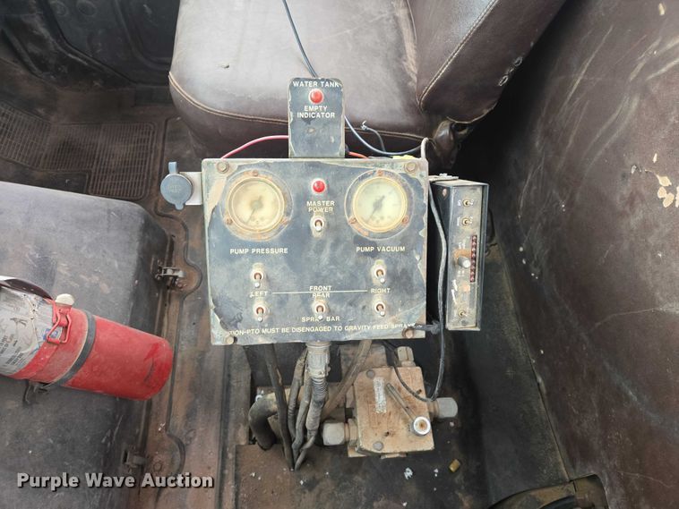 image for item EV5595 1988 International S1900 tank truck