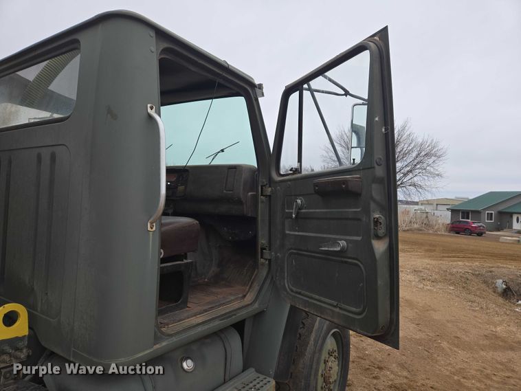 image for item EV5595 1988 International S1900 tank truck