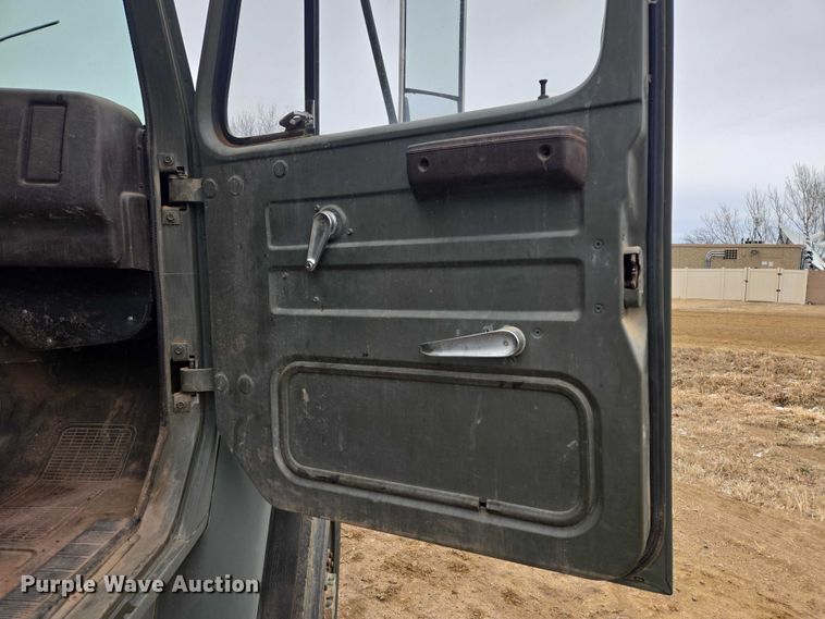 image for item EV5595 1988 International S1900 tank truck