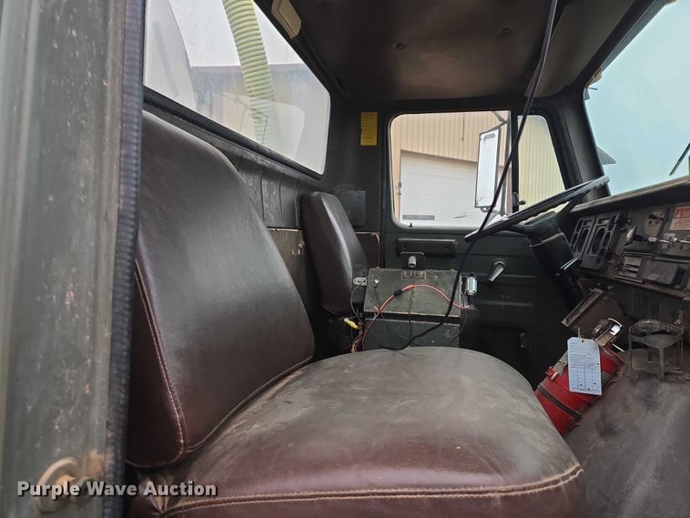 image for item EV5595 1988 International S1900 tank truck