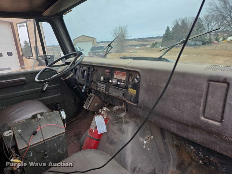 image for item EV5595 1988 International S1900 tank truck