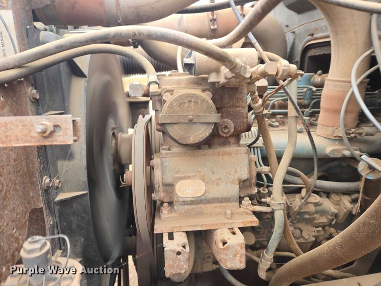 image for item EV5595 1988 International S1900 tank truck