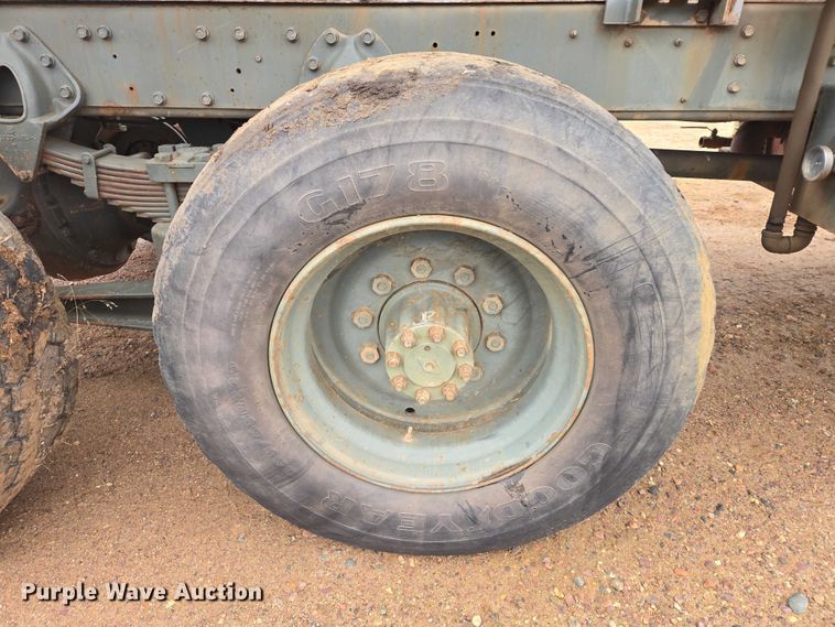 image for item EV5595 1988 International S1900 tank truck