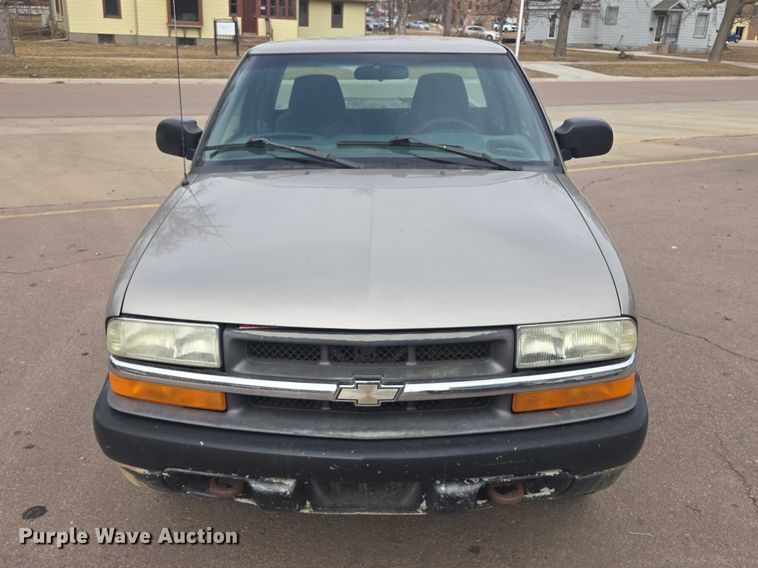 image for item EV5605 2002 Chevrolet S10 Ext. Cab pickup truck