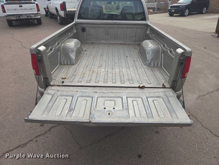 image for item EV5605 2002 Chevrolet S10 Ext. Cab pickup truck