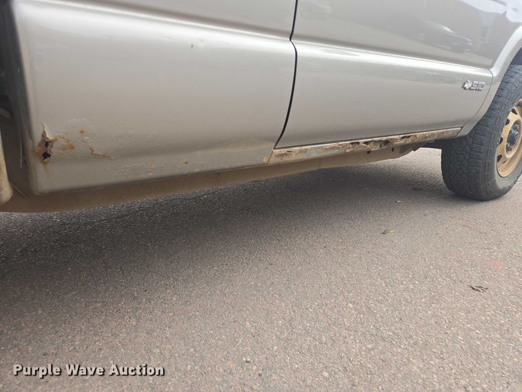 image for item EV5605 2002 Chevrolet S10 Ext. Cab pickup truck