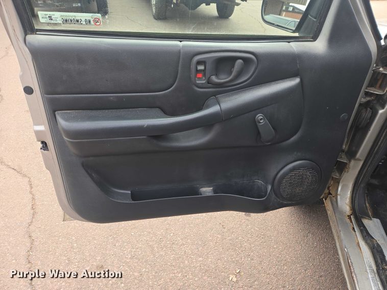 image for item EV5605 2002 Chevrolet S10 Ext. Cab pickup truck