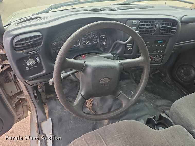 image for item EV5605 2002 Chevrolet S10 Ext. Cab pickup truck