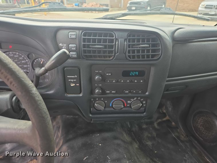 image for item EV5605 2002 Chevrolet S10 Ext. Cab pickup truck