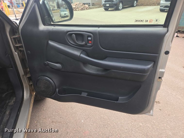 image for item EV5605 2002 Chevrolet S10 Ext. Cab pickup truck