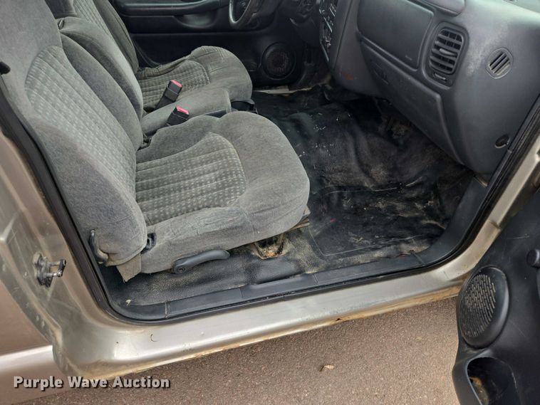 image for item EV5605 2002 Chevrolet S10 Ext. Cab pickup truck