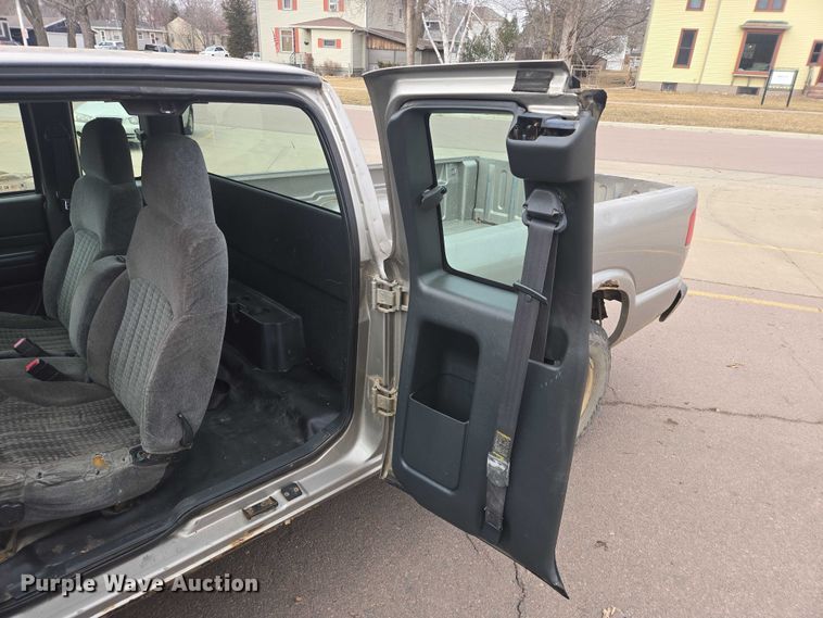 image for item EV5605 2002 Chevrolet S10 Ext. Cab pickup truck