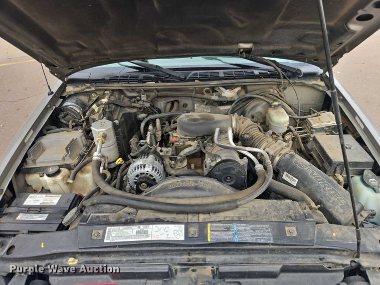 image for item EV5605 2002 Chevrolet S10 Ext. Cab pickup truck