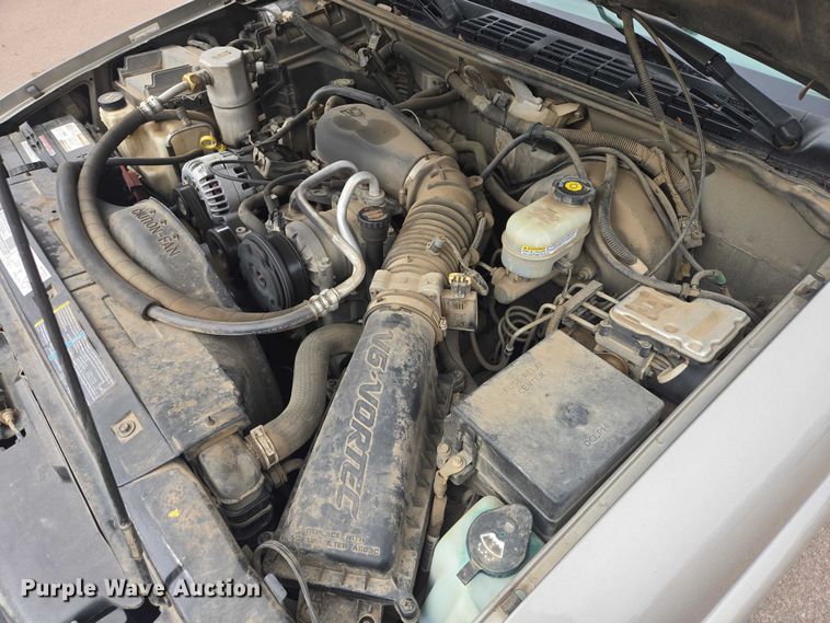 image for item EV5605 2002 Chevrolet S10 Ext. Cab pickup truck