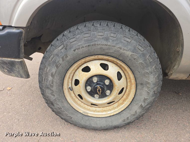 image for item EV5605 2002 Chevrolet S10 Ext. Cab pickup truck