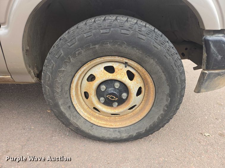 image for item EV5605 2002 Chevrolet S10 Ext. Cab pickup truck