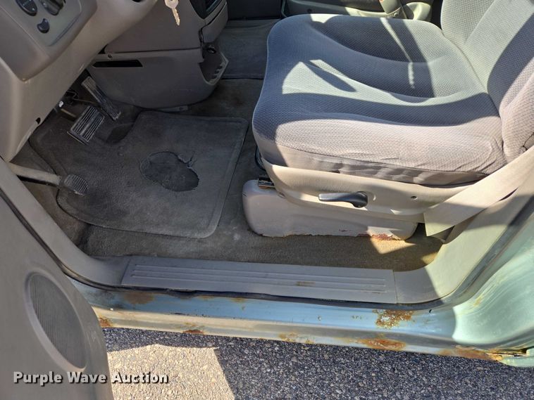 image for item EV5669 2003 Dodge Grand Caravan van
