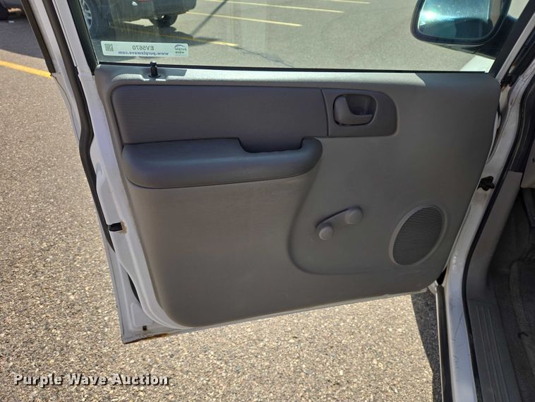 image for item EV5670 2001 Dodge Grand Caravan van