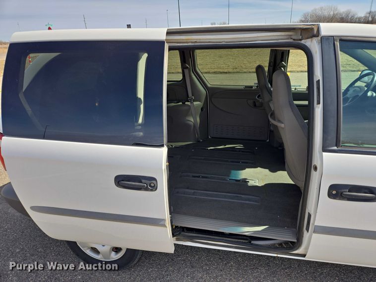 image for item EV5670 2001 Dodge Grand Caravan van
