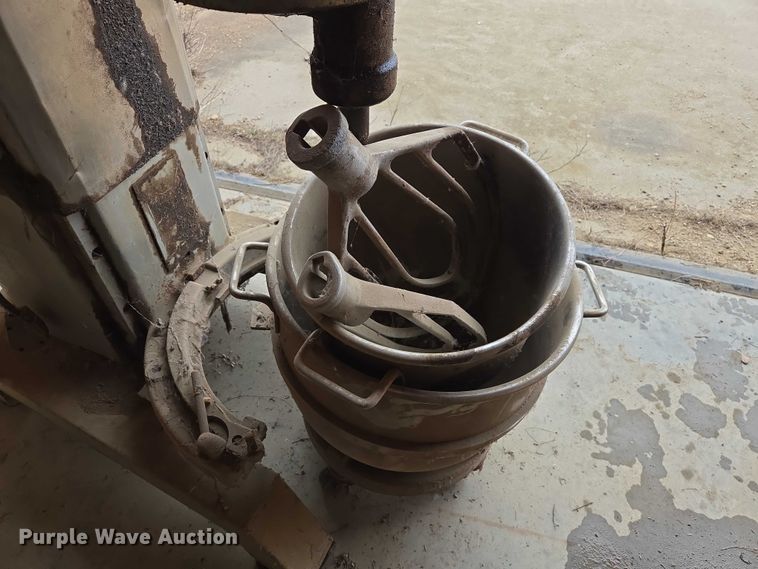 image for item EV5691 Hobart H-600 mixer