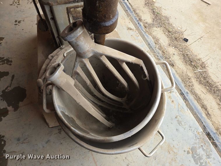 image for item EV5691 Hobart H-600 mixer