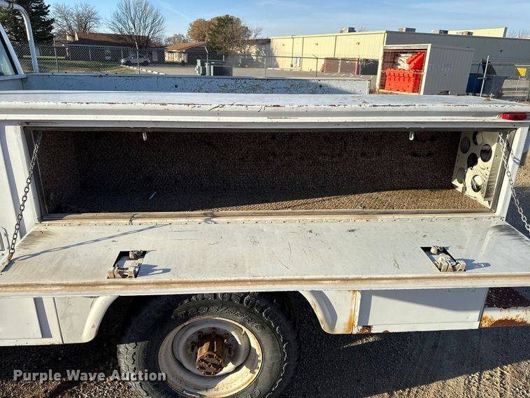 image for item EV7604 1996 Ford F250 utility bed pickup truck