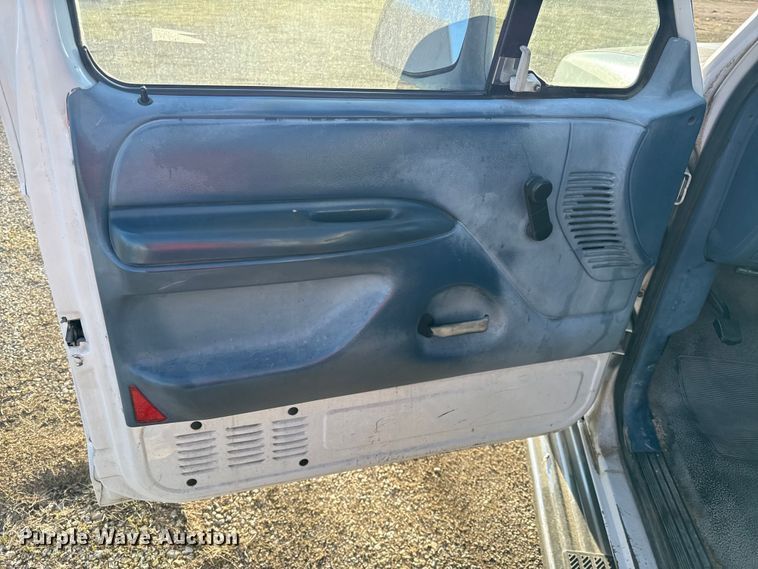 image for item EV7604 1996 Ford F250 utility bed pickup truck