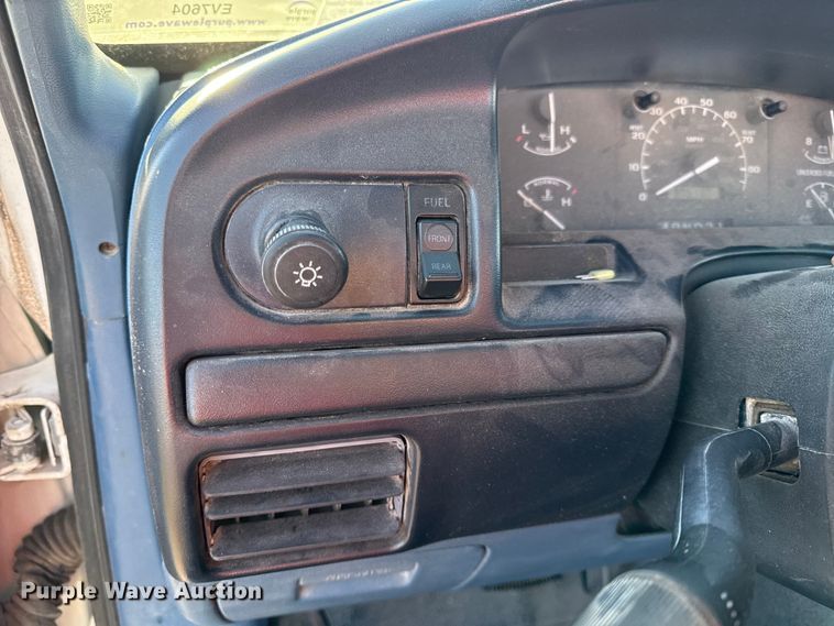 image for item EV7604 1996 Ford F250 utility bed pickup truck