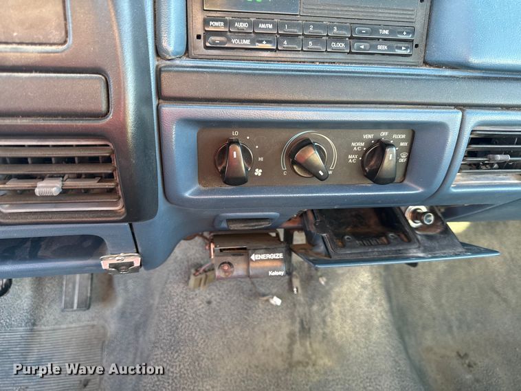 image for item EV7604 1996 Ford F250 utility bed pickup truck