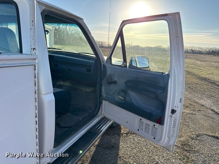 image for item EV7604 1996 Ford F250 utility bed pickup truck