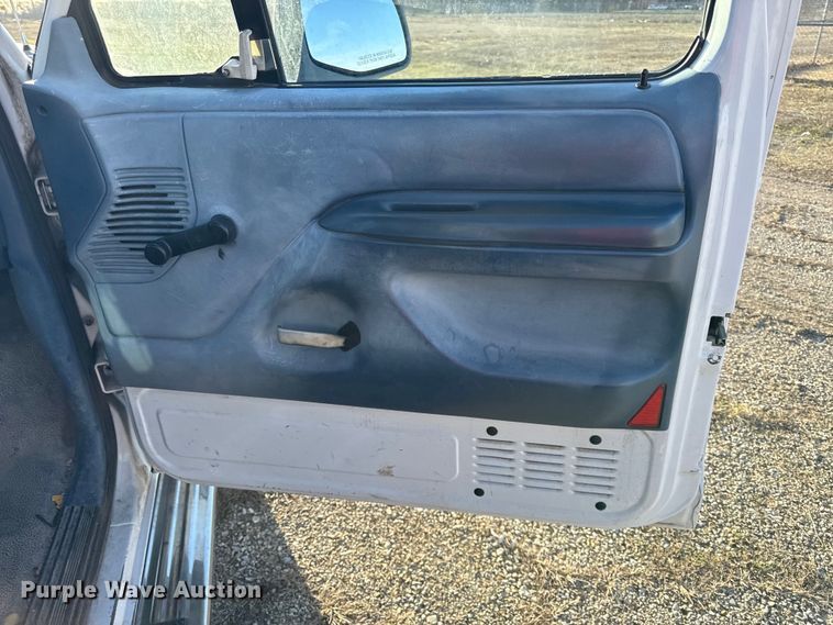 image for item EV7604 1996 Ford F250 utility bed pickup truck