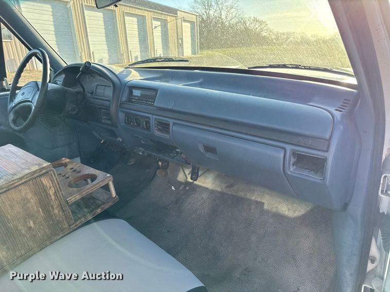 image for item EV7604 1996 Ford F250 utility bed pickup truck