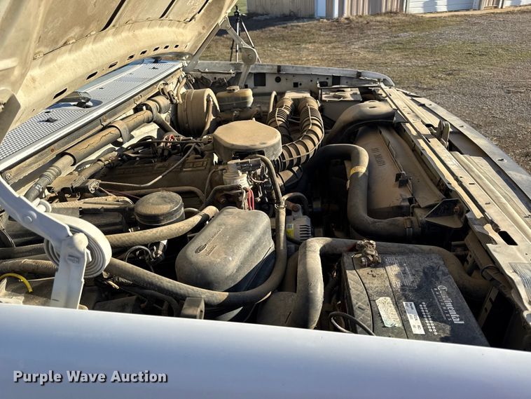 image for item EV7604 1996 Ford F250 utility bed pickup truck