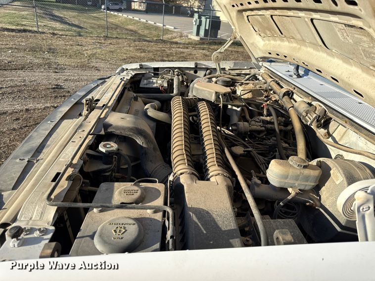 image for item EV7604 1996 Ford F250 utility bed pickup truck