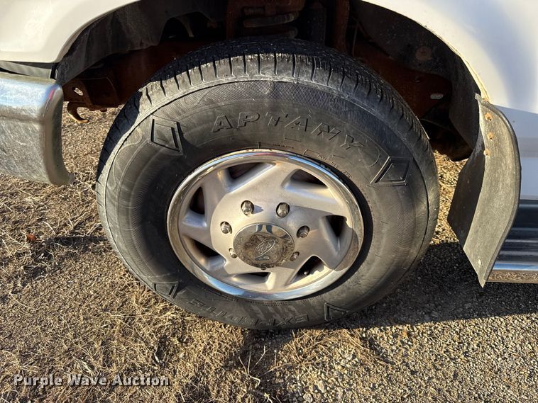 image for item EV7604 1996 Ford F250 utility bed pickup truck