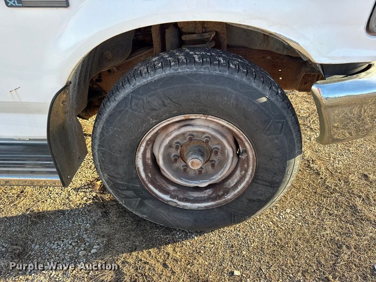 image for item EV7604 1996 Ford F250 utility bed pickup truck