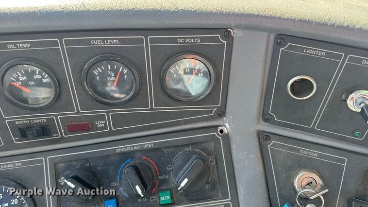 image for item FB0725 1999 Blue Bird Commercial Bus coach bus