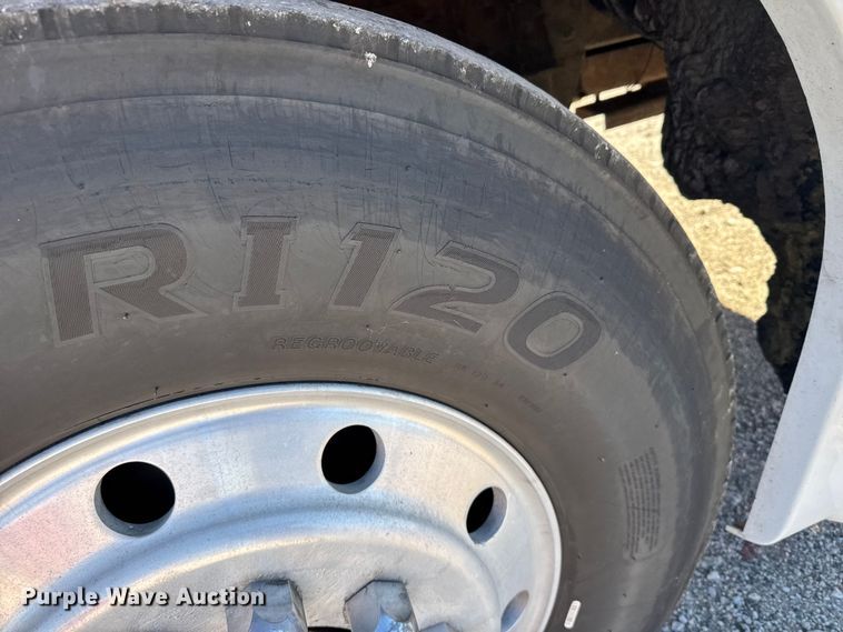 image for item FB0725 1999 Blue Bird Commercial Bus coach bus