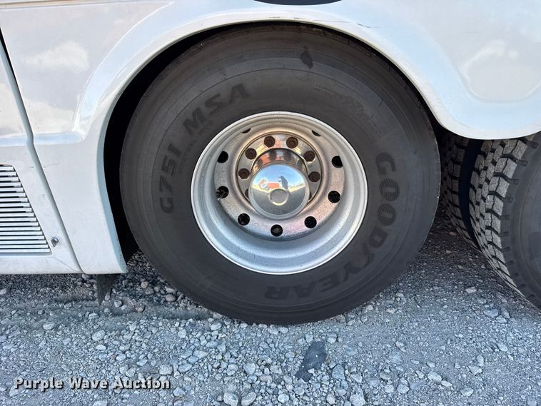 image for item FB0725 1999 Blue Bird Commercial Bus coach bus