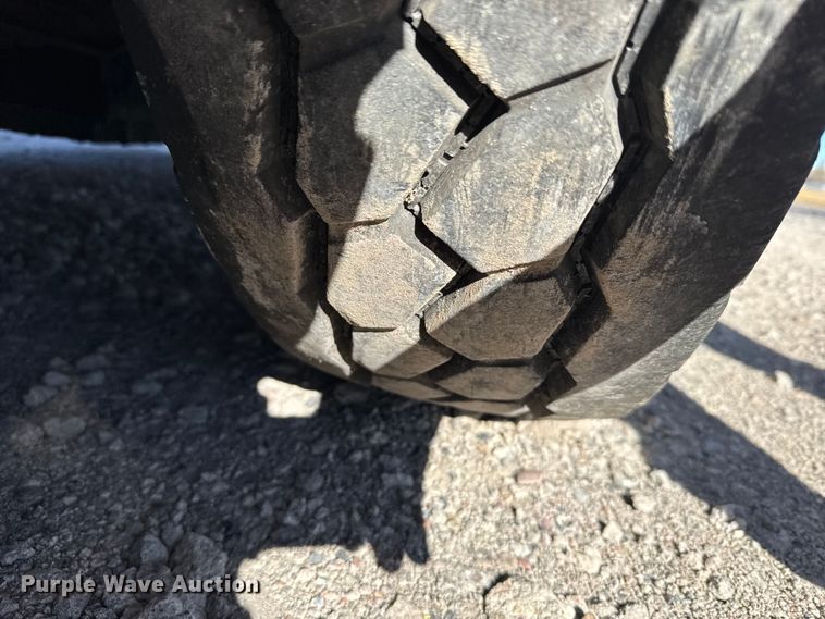 image for item FB0725 1999 Blue Bird Commercial Bus coach bus