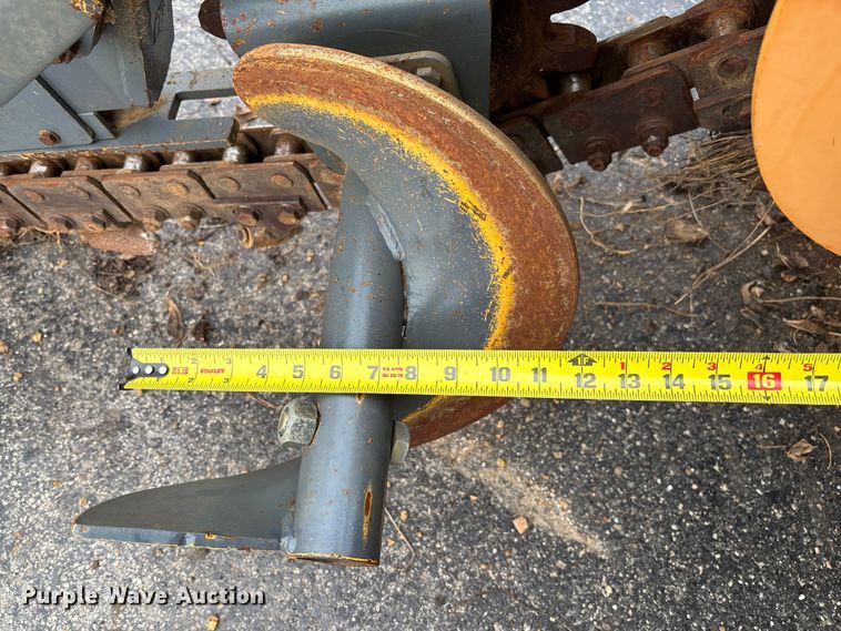 image for item FB3198 2001 Case 460 trencher