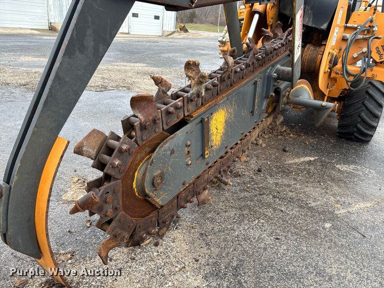 image for item FB3198 2001 Case 460 trencher