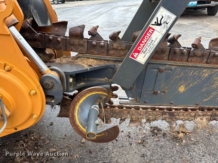 image for item FB3198 2001 Case 460 trencher