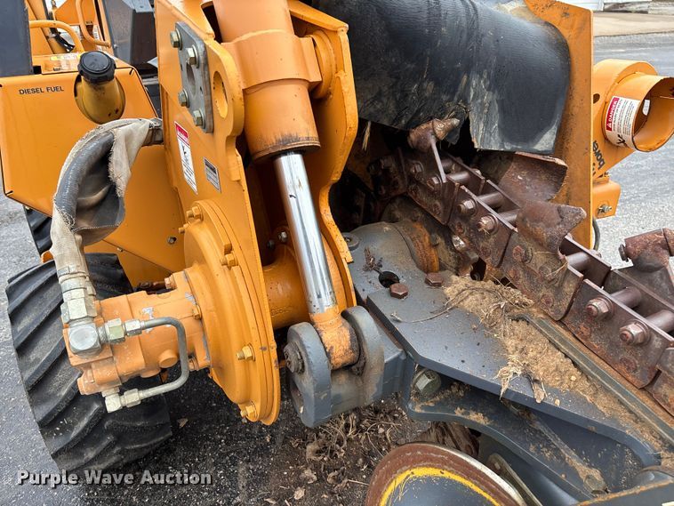 image for item FB3198 2001 Case 460 trencher